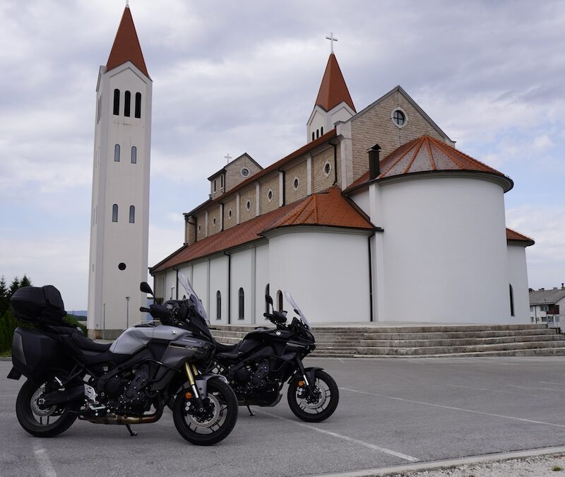 Yamaha Tracer 9 vs Tracer 9 GT | Road Test and Review
