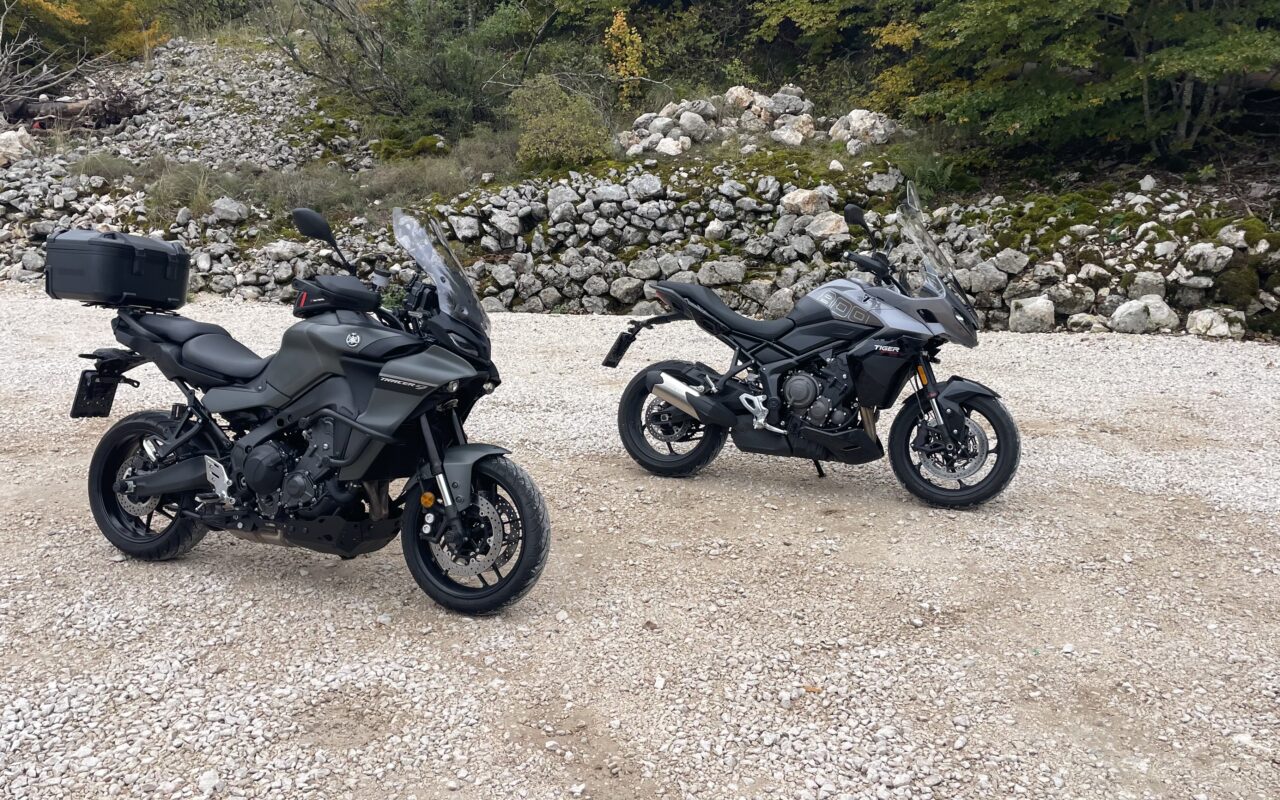 Yamaha Tracer 9 vs Triumph Tiger Sport 800